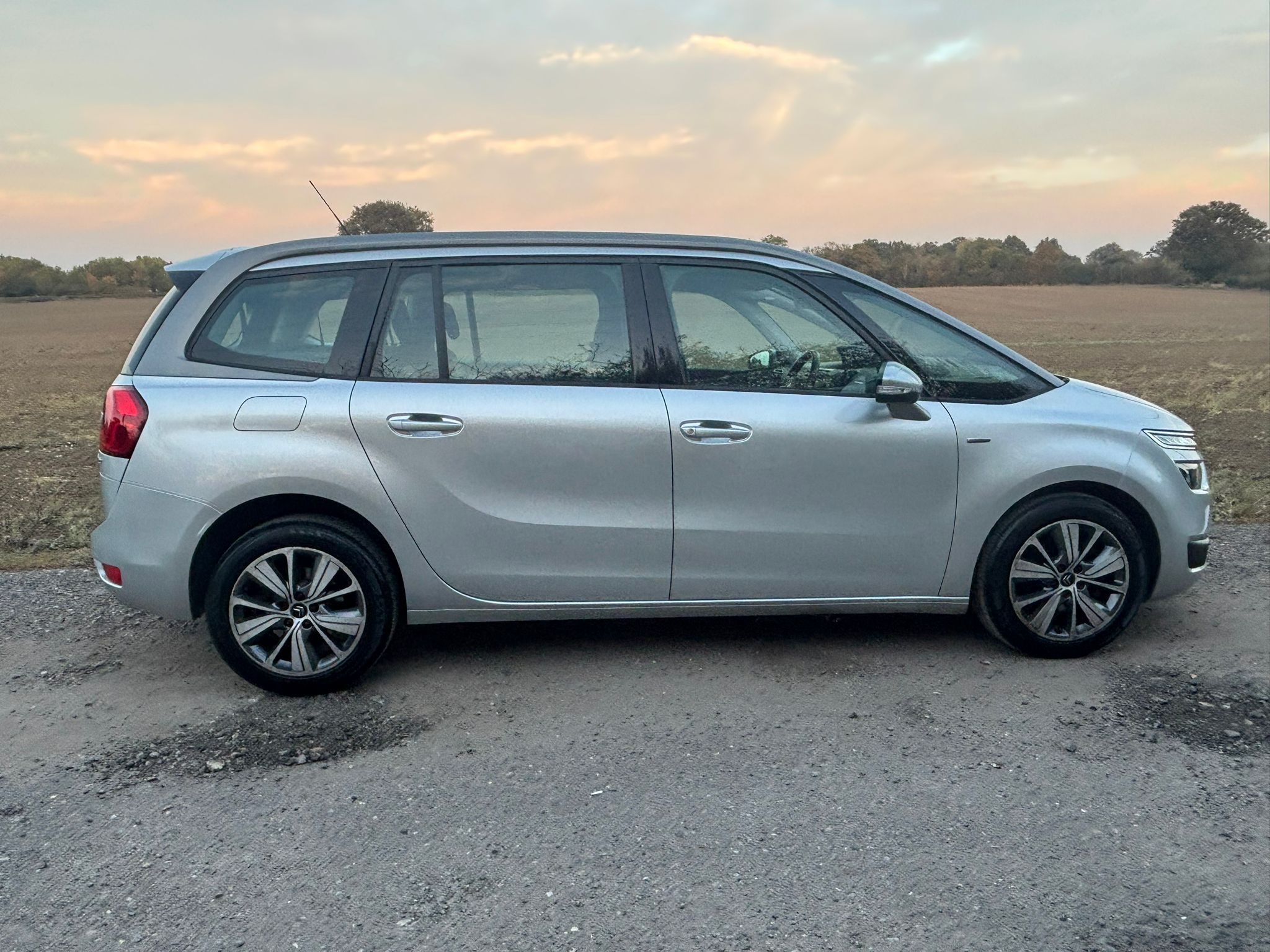 Citroen Grand Brothers Car Sales 